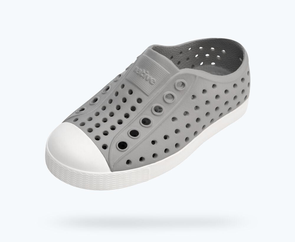 Kids' Jefferson Pigeon Grey and Shell White sneakers by Natives, featuring a stylish design and comfortable fit.