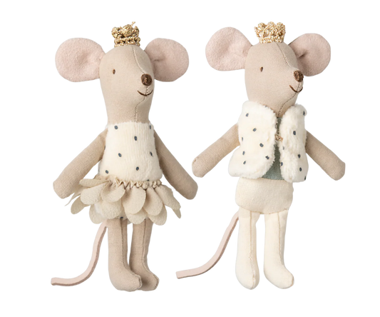 Royal twin mice Little sister & brother in matchbox