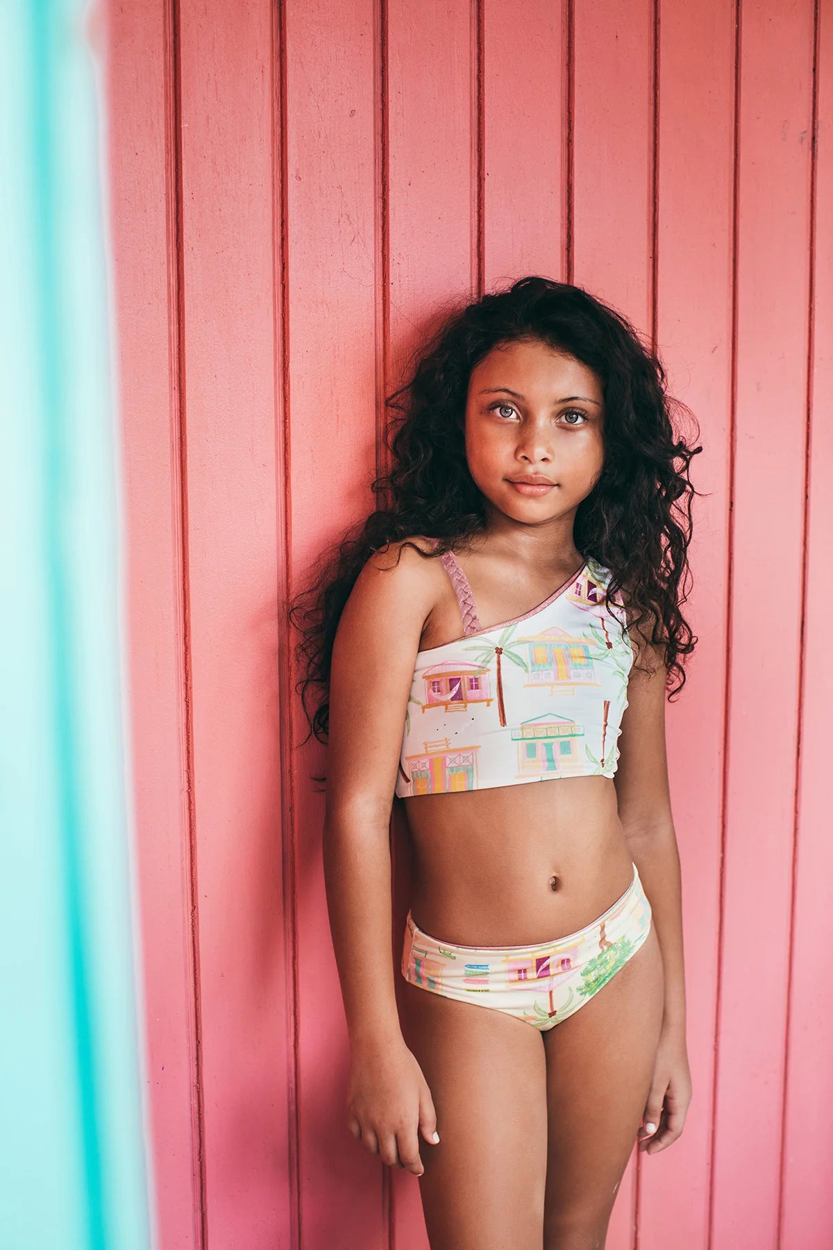 Pepita & Me Casitas Islenas Arena Marea Bikini top with vibrant blue and white pattern, displayed on a mannequin.