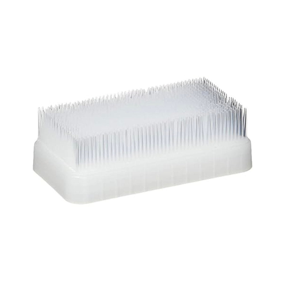 New People Mattie Hair and Body Brush made of polypropylene, suitable for babies, with soft bristles for gentle cleansing.