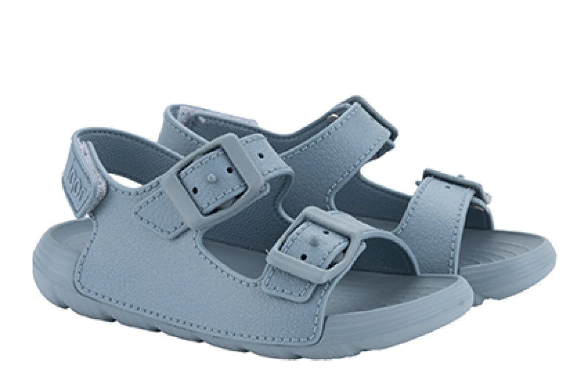 Igor Maui MC Sandals in Oceano color, featuring woven straps and casual slip-on design, perfect for summer wear.