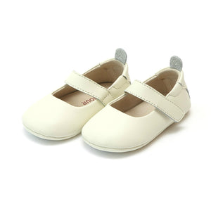 
            
                Load image into Gallery viewer, L&amp;#39;AMOUR - Cream Charlotte Classic Girl&amp;#39;s Mary Jane Crib Shoe (Infant)
            
        