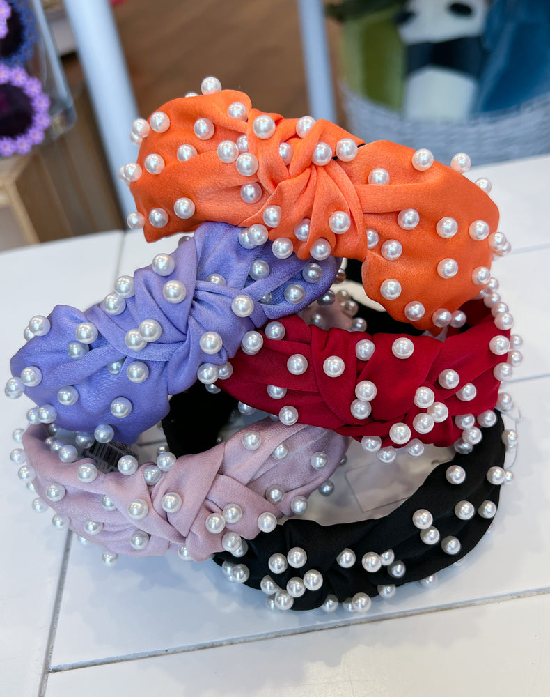 
            
                Load image into Gallery viewer, Headband with Pearls
            
        